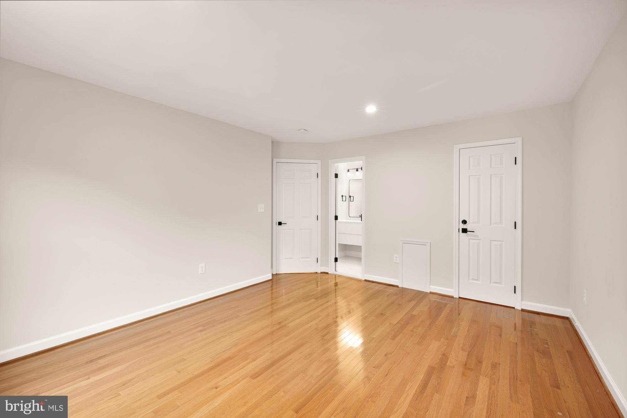 7813 Stable Way