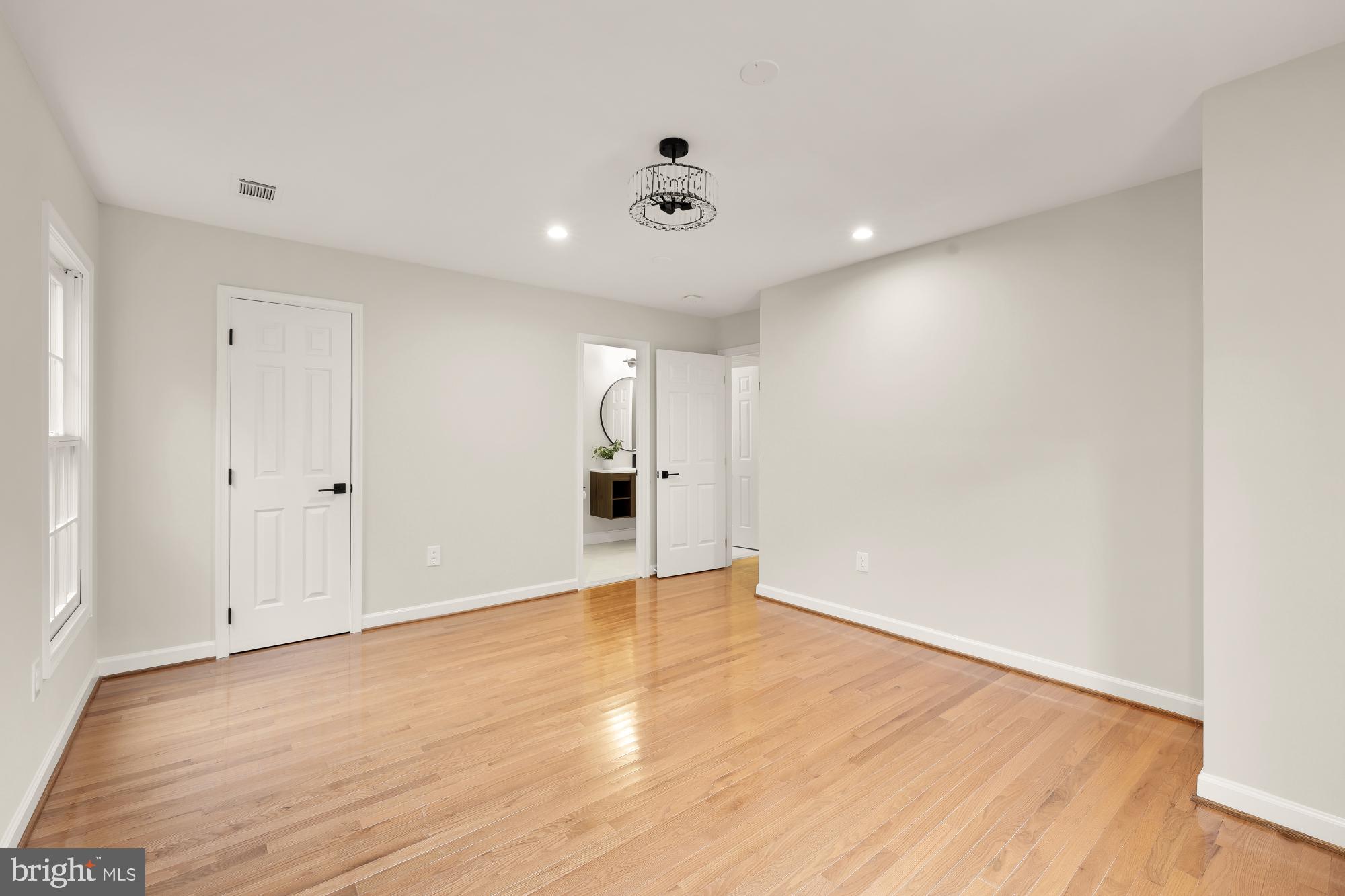 7813 Stable Way