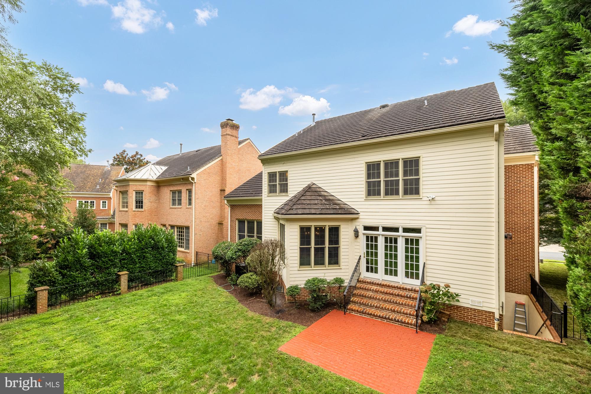 7813 Stable Way