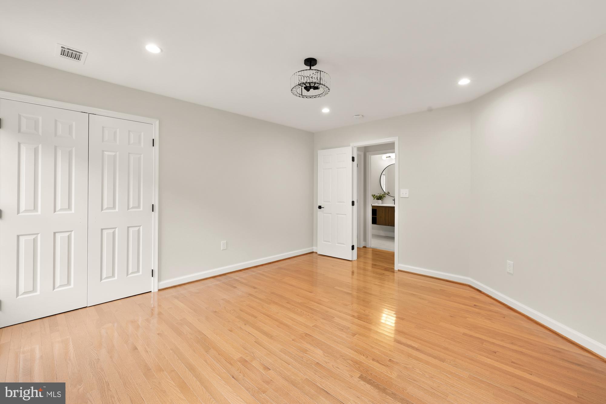 7813 Stable Way