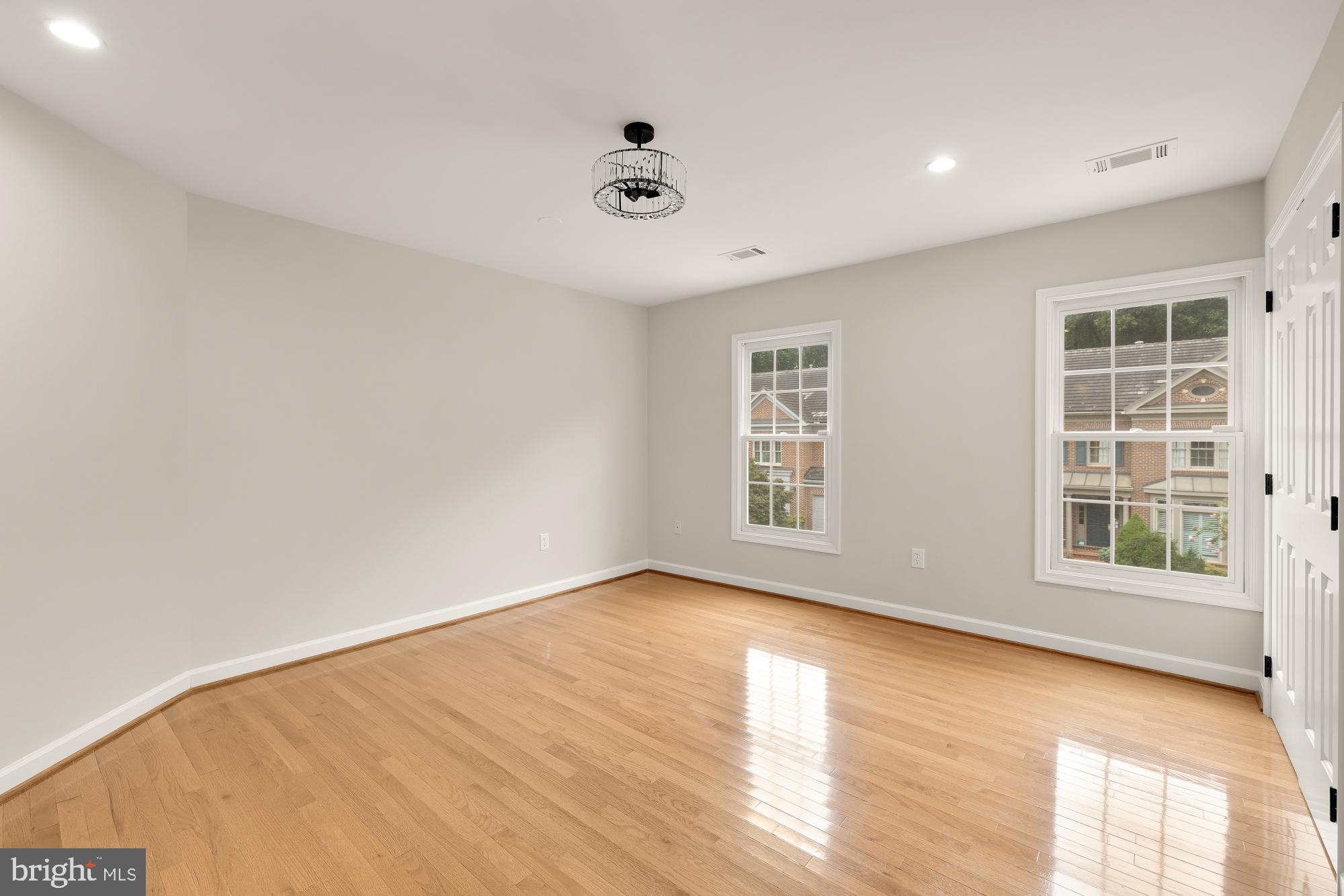 7813 Stable Way