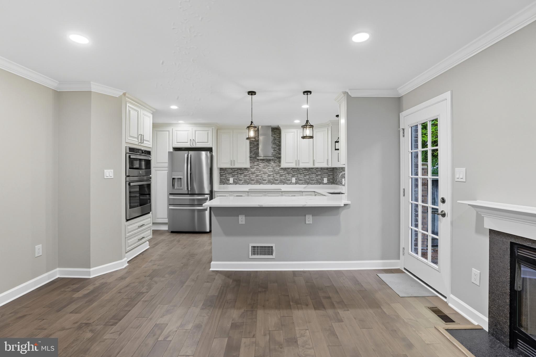 5725 BREWER HOUSE CIRCLE