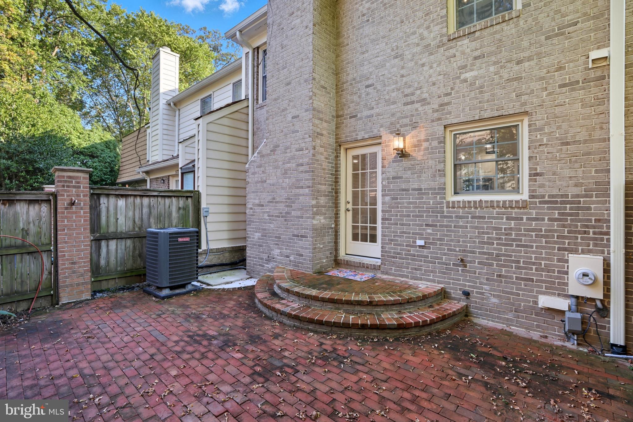 5725 BREWER HOUSE CIRCLE