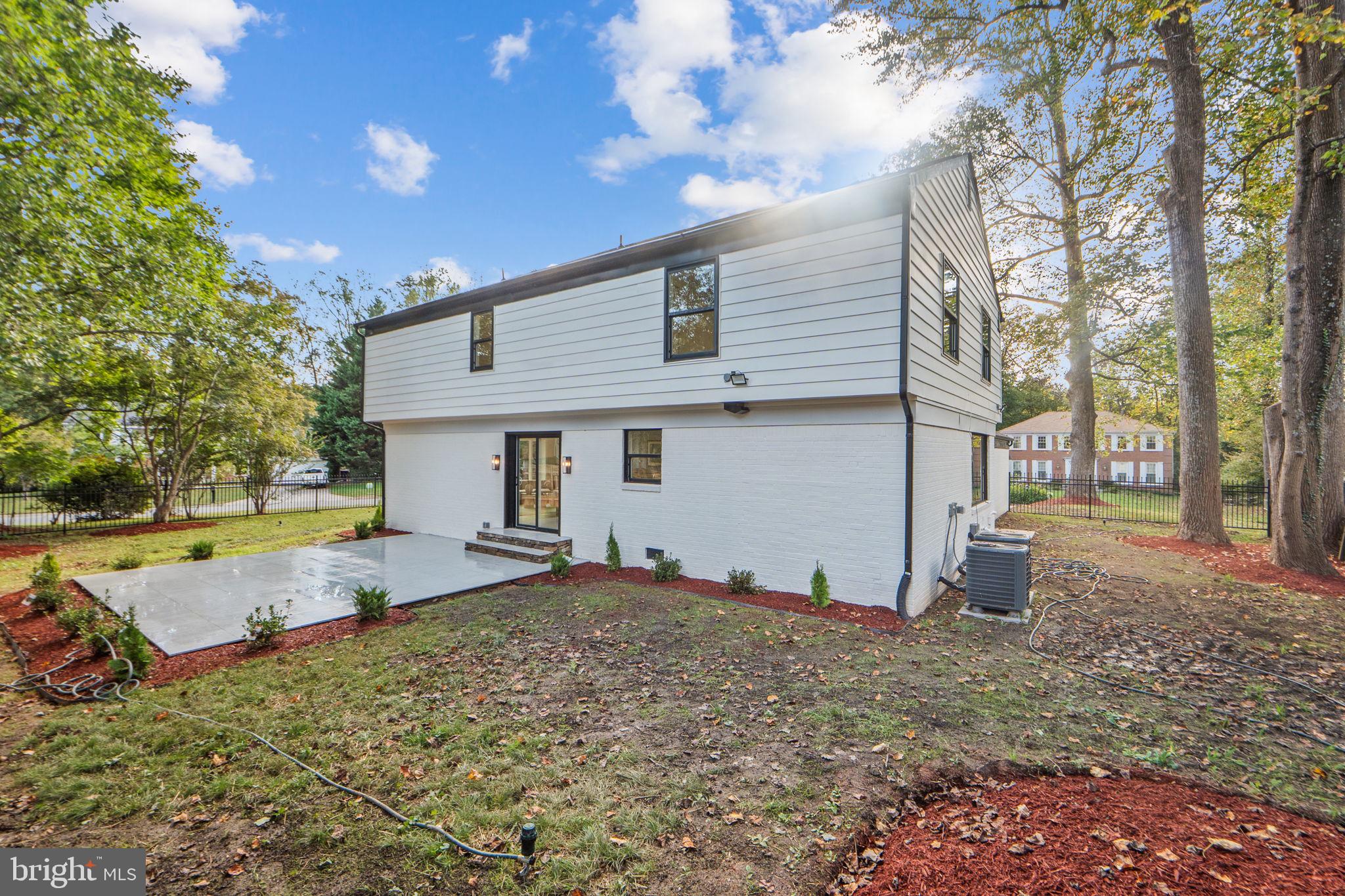 8511 HUNTER CREEK TRAIL