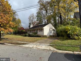 8917 SENECA LANE