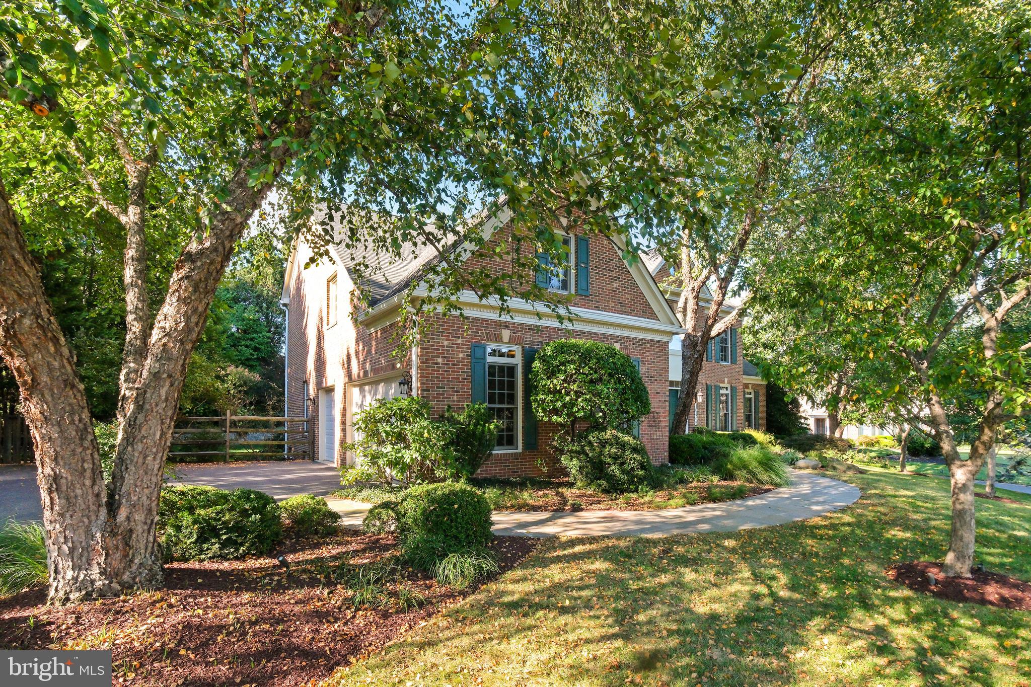 10405 SANDRINGHAM COURT