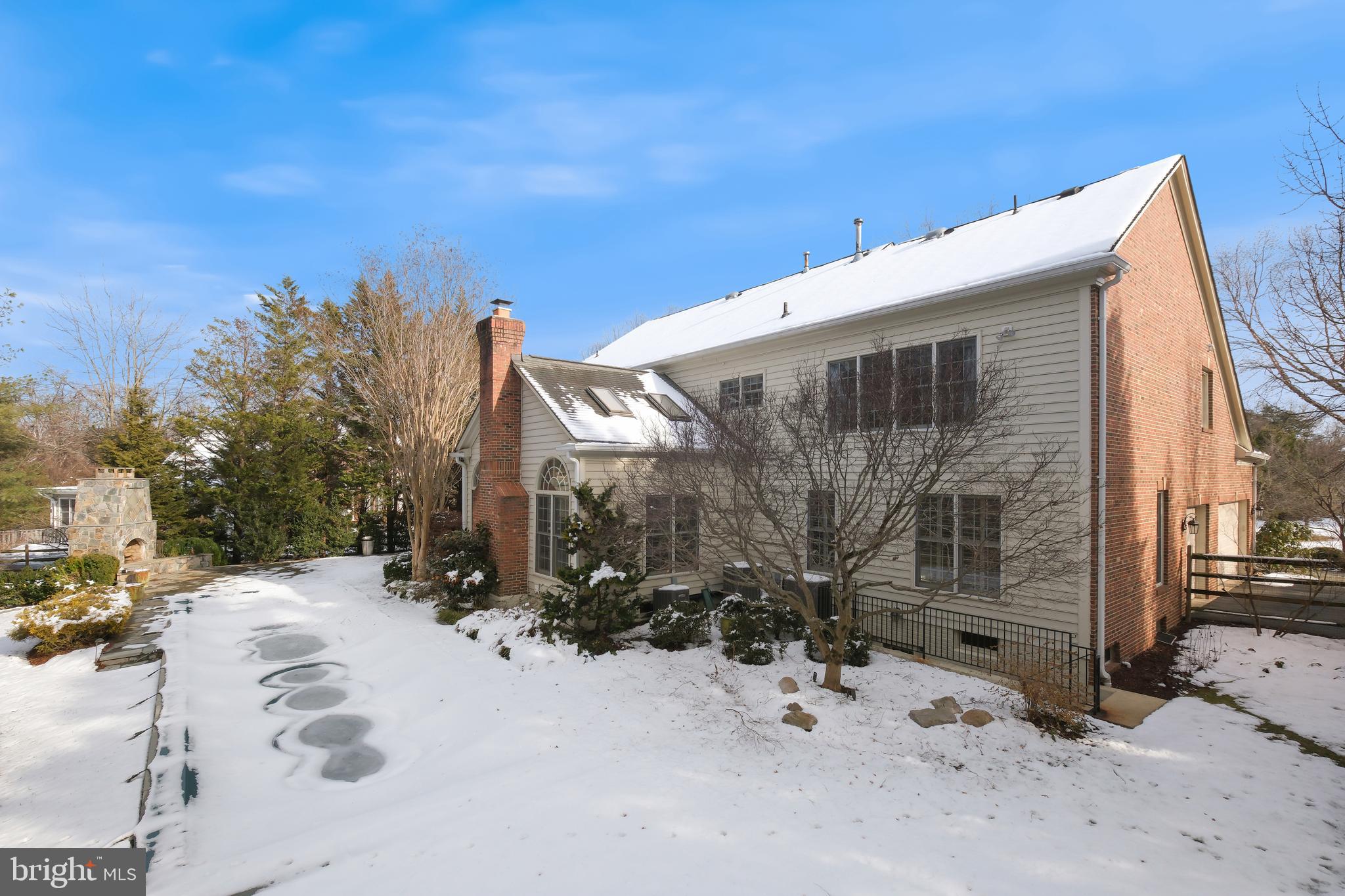 10405 SANDRINGHAM COURT