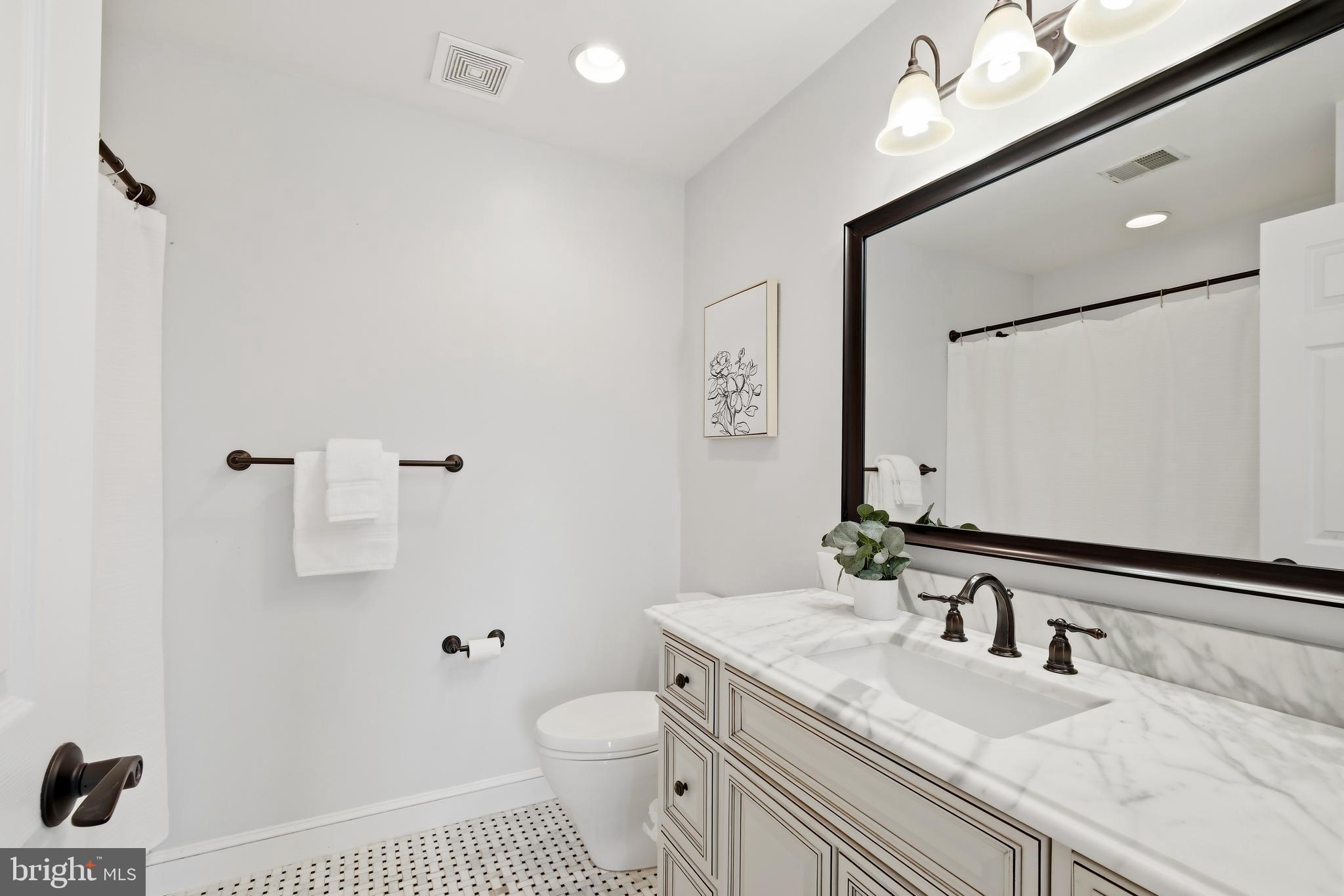 10405 SANDRINGHAM COURT