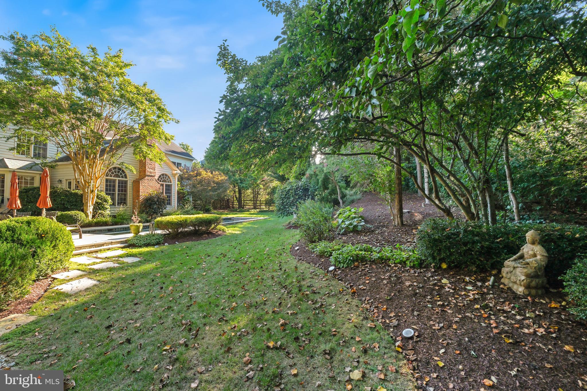 10405 SANDRINGHAM COURT