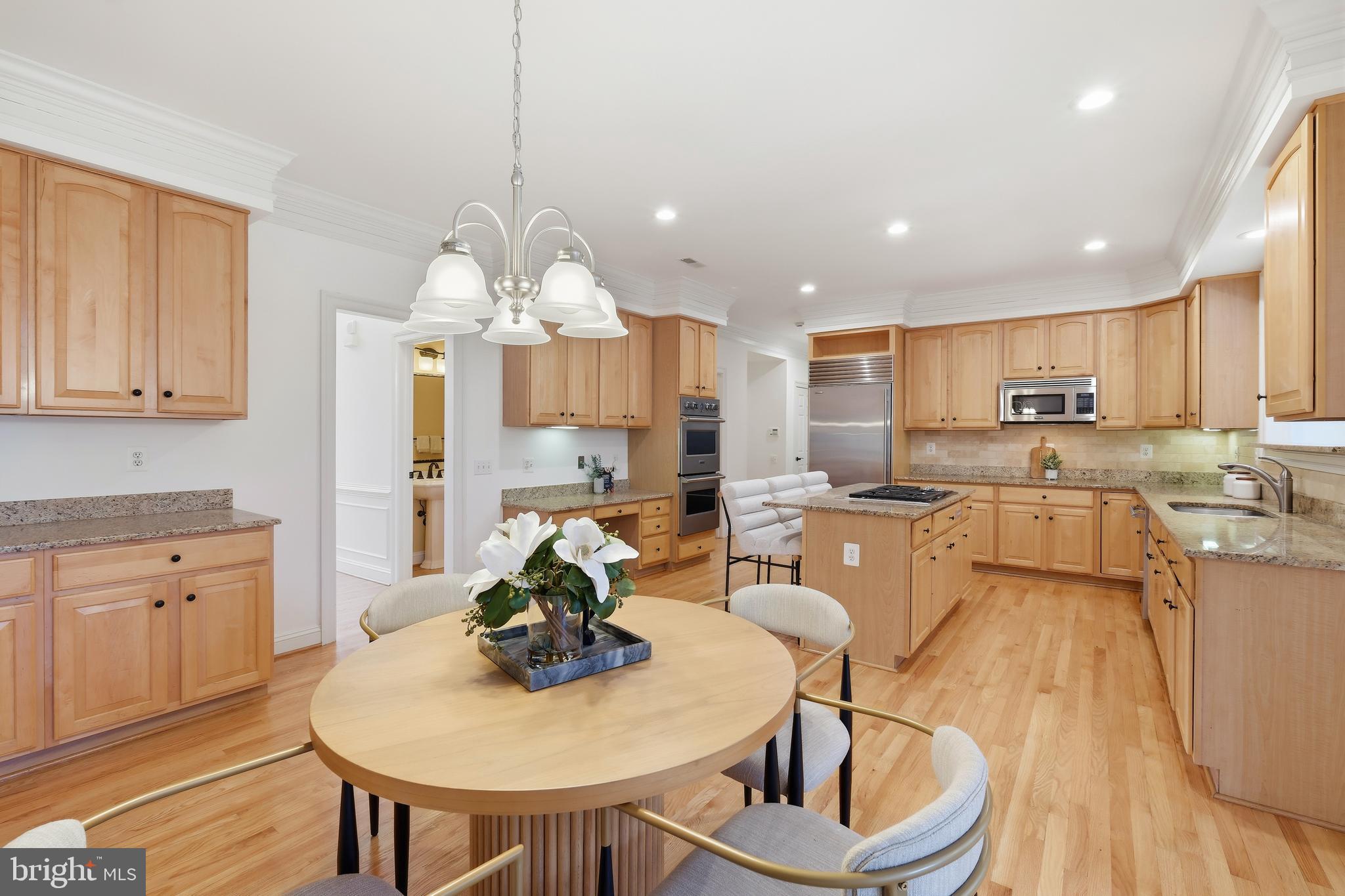 10405 SANDRINGHAM COURT