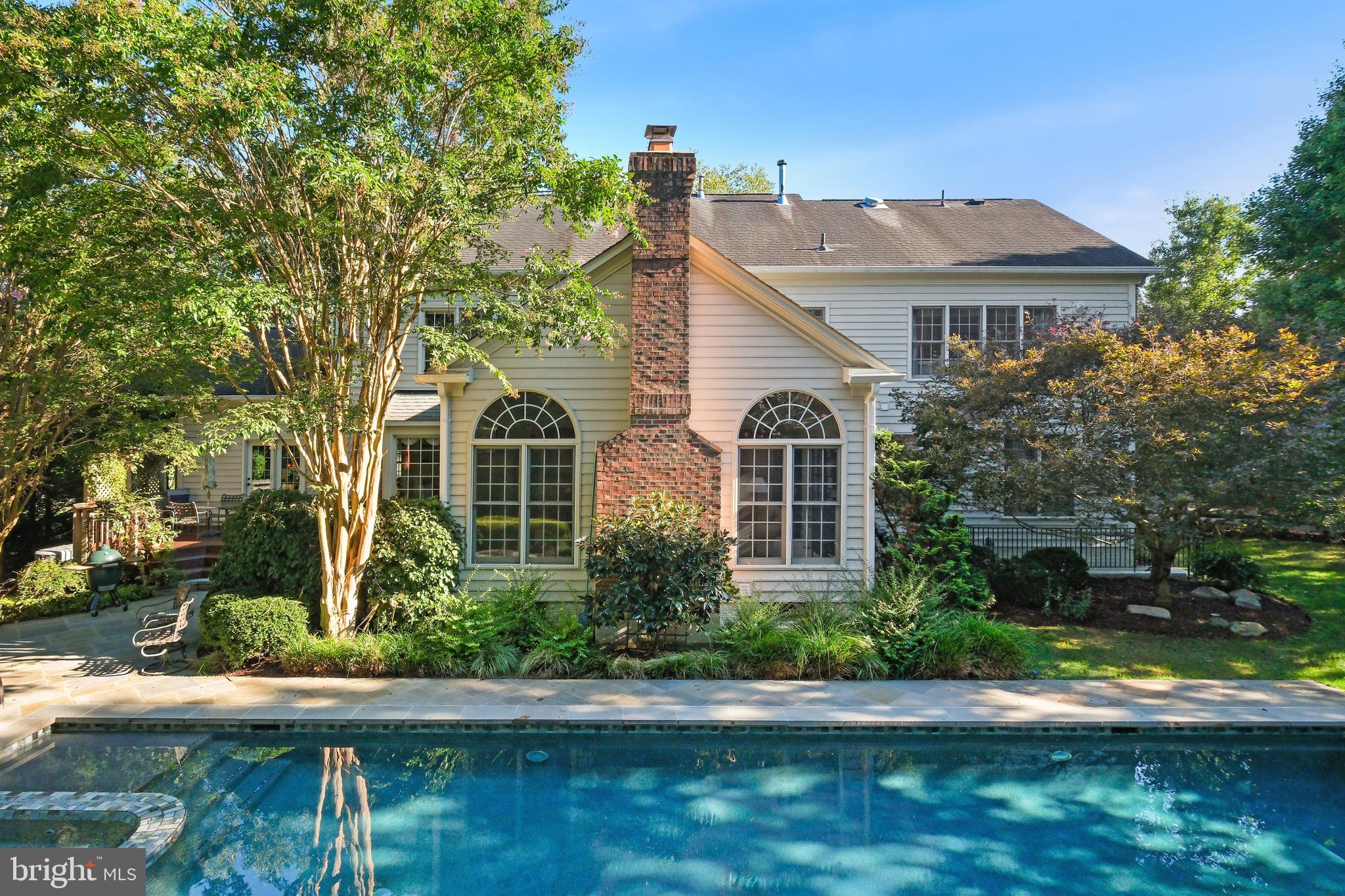 10405 SANDRINGHAM COURT