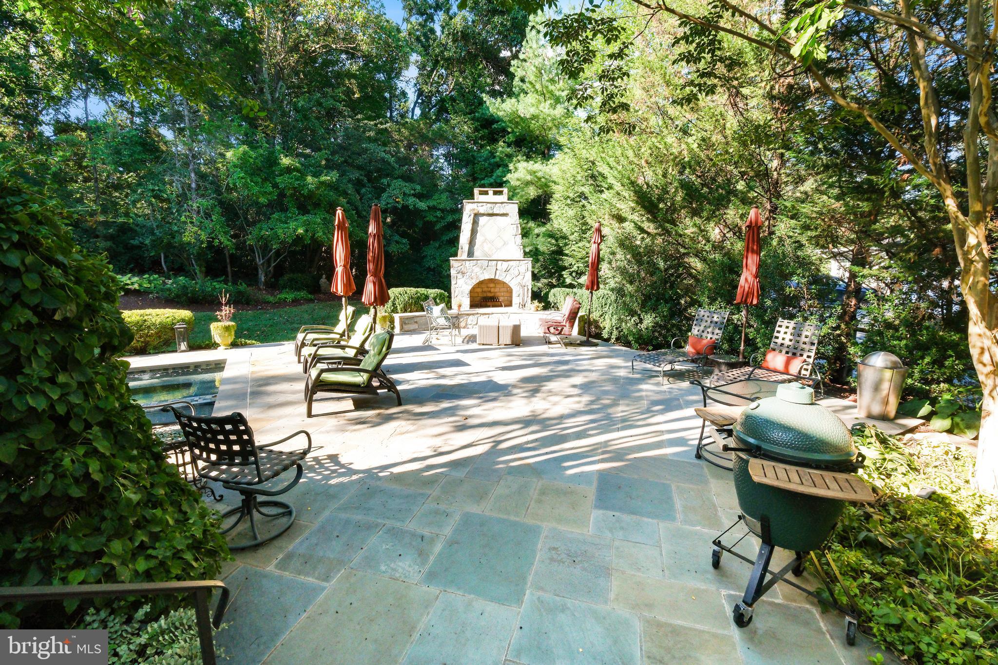 10405 SANDRINGHAM COURT