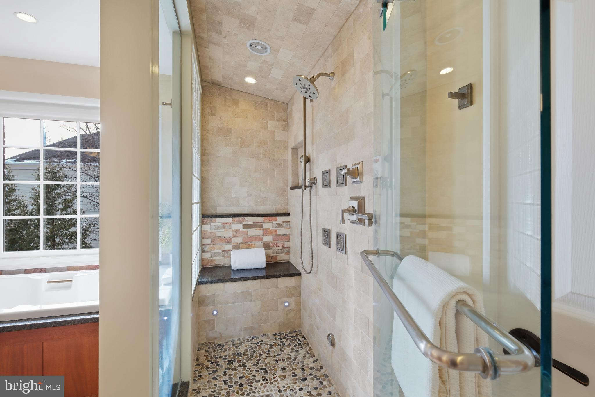 10405 SANDRINGHAM COURT