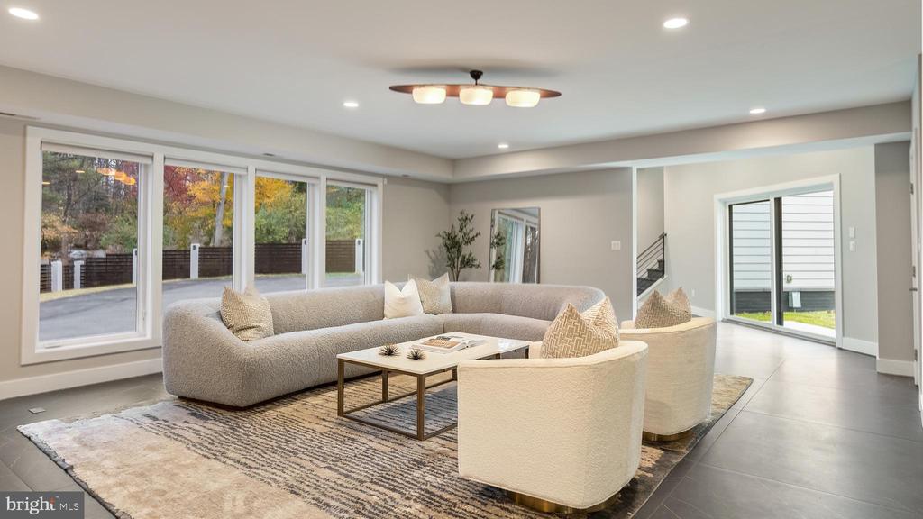 6704 ARROYO COURT