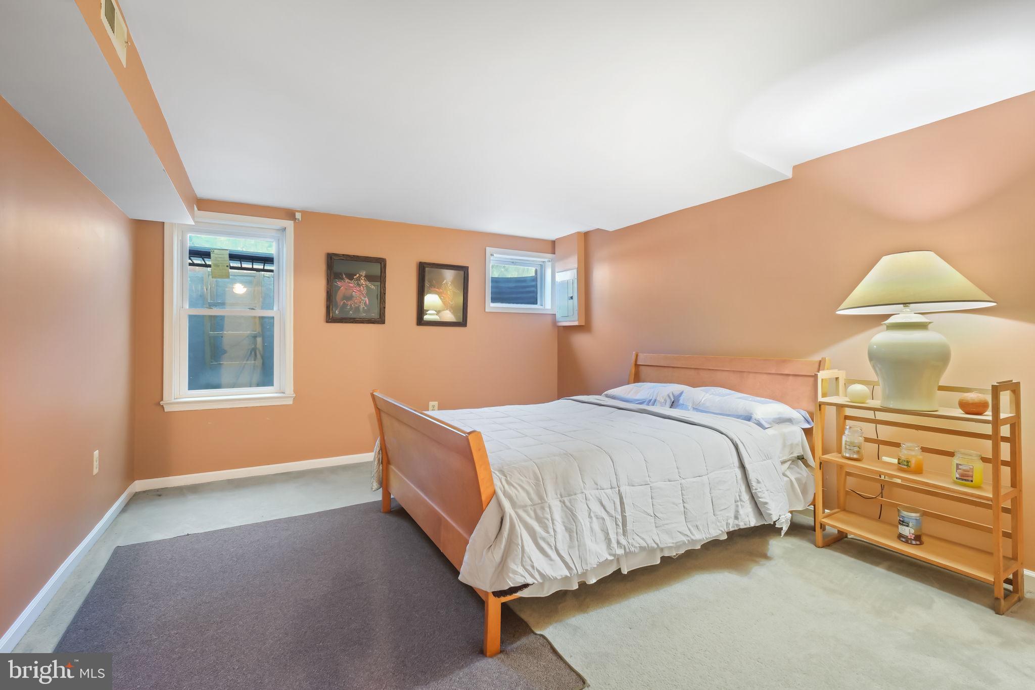 11917 REYNOLDS AVENUE