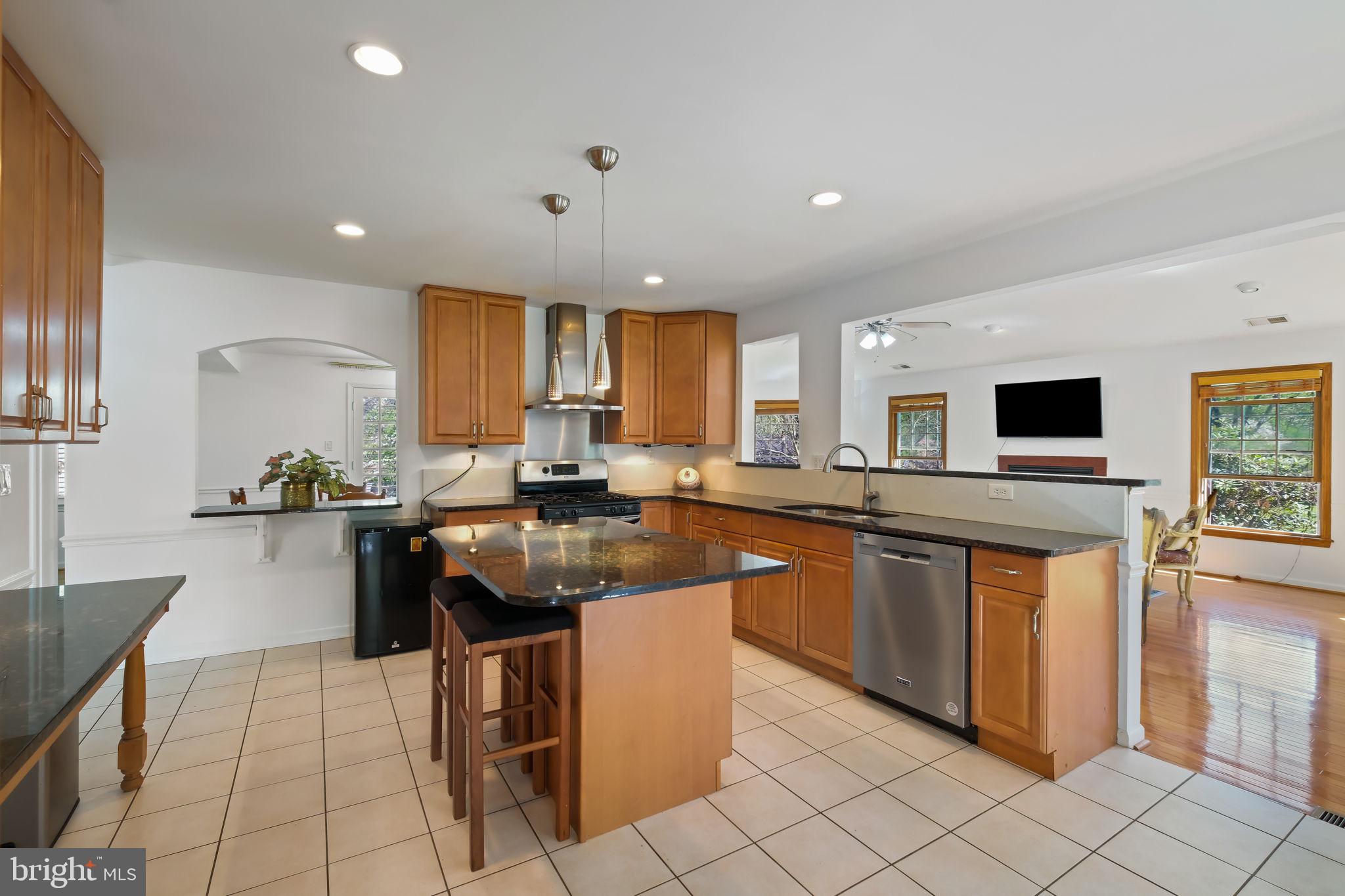 11917 REYNOLDS AVENUE