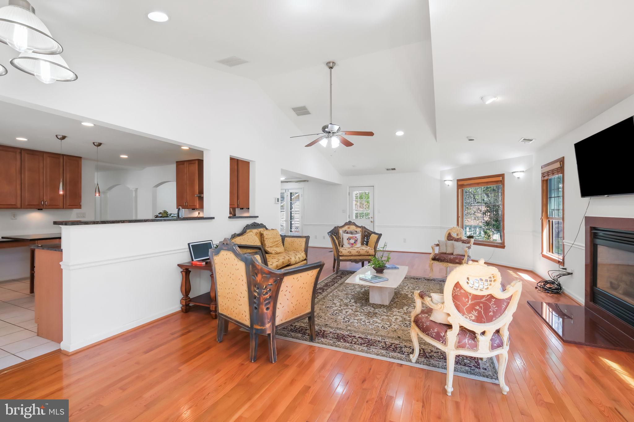 11917 REYNOLDS AVENUE