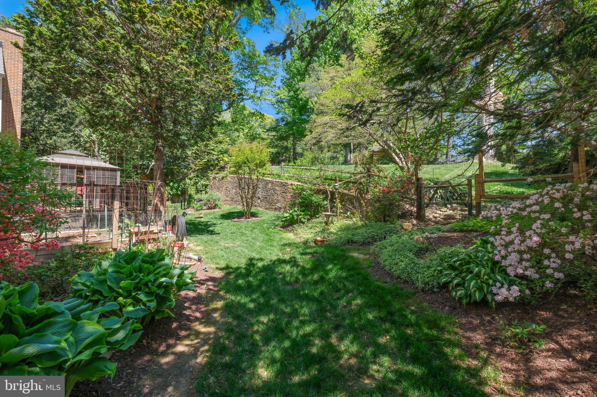 9 MAGIC MOUNTAIN COURT