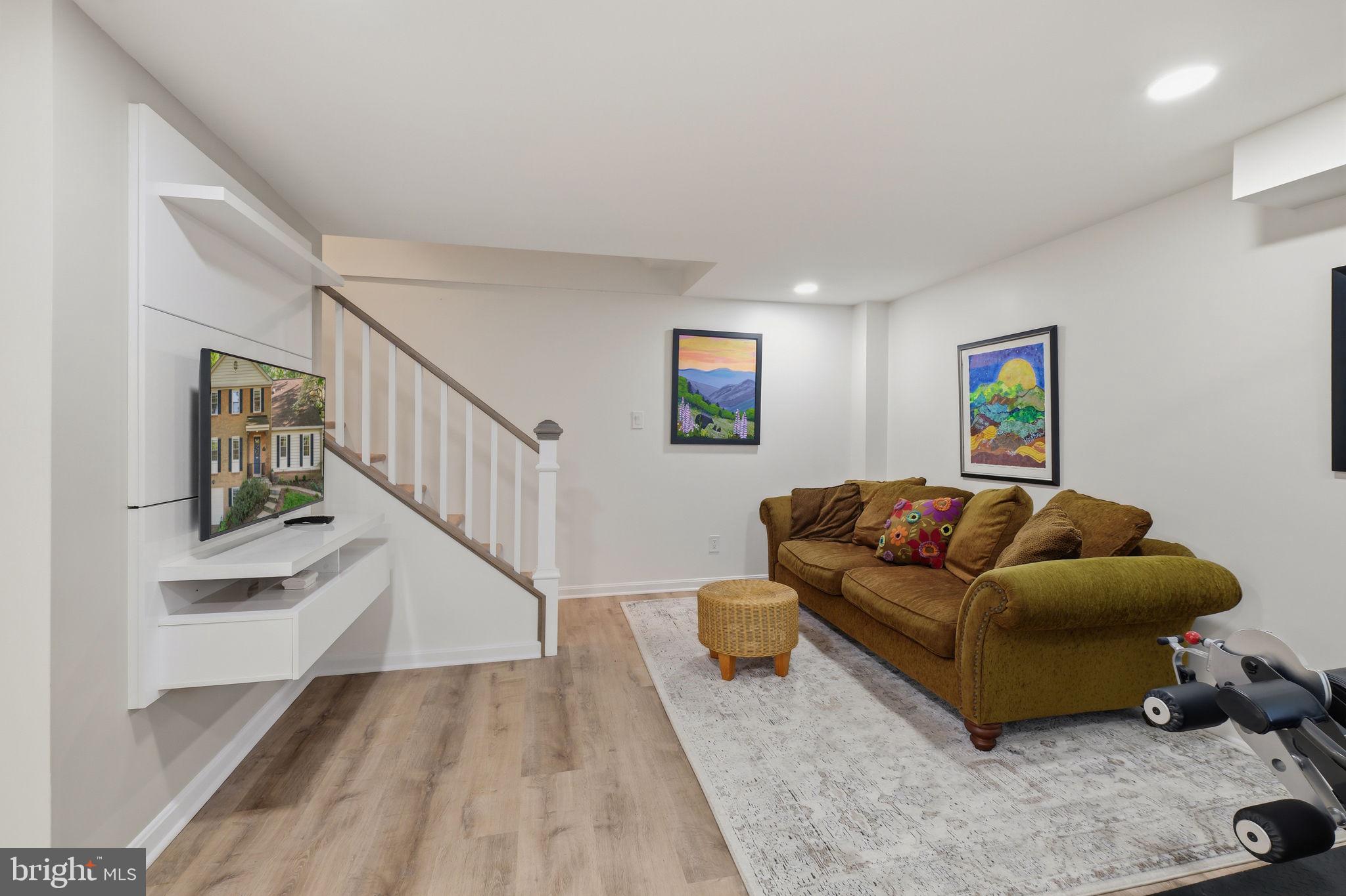 7006 OLD CABIN LANE