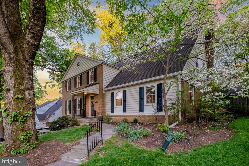 7006 OLD CABIN LANE