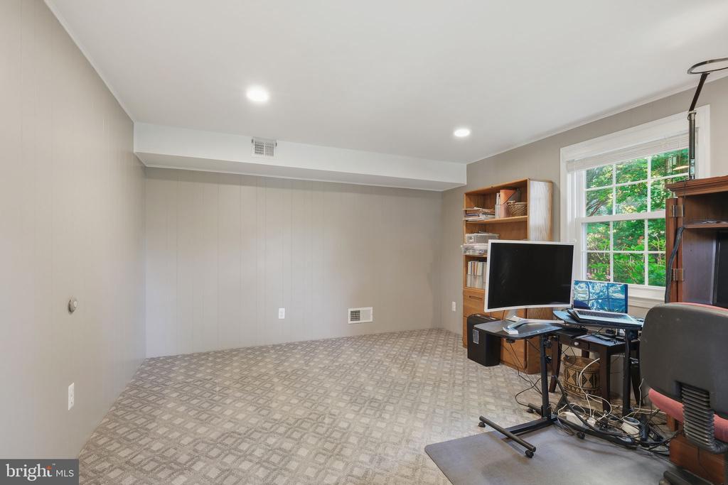 7006 OLD CABIN LANE