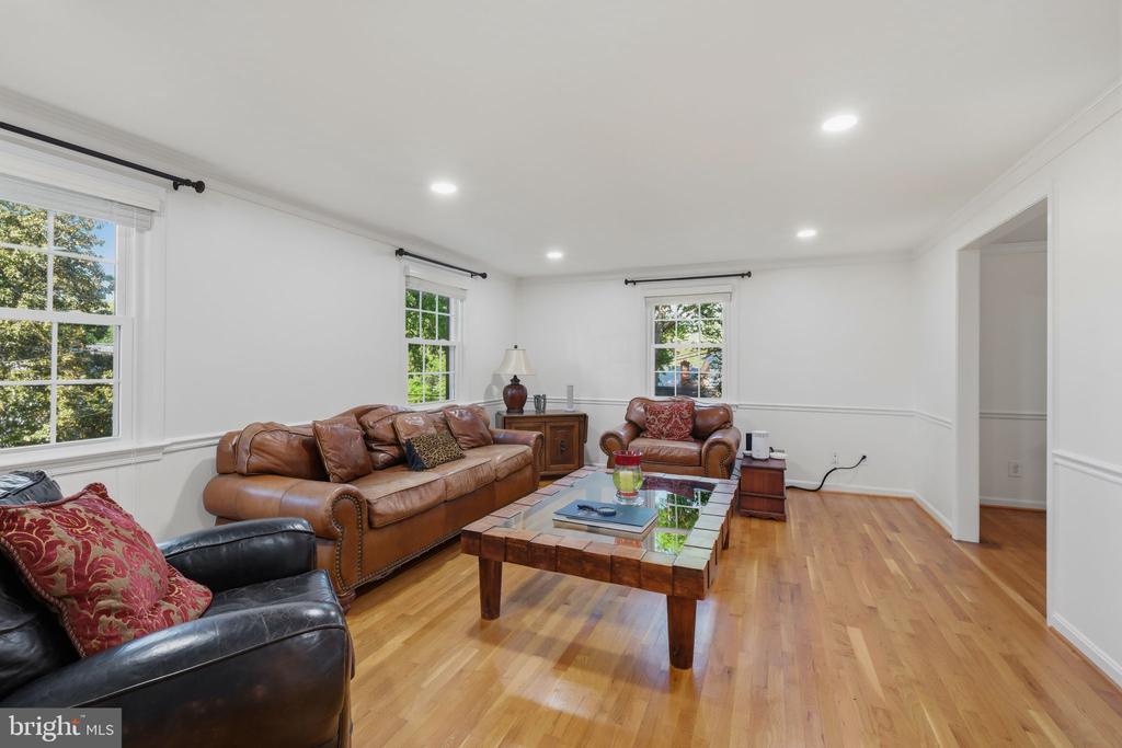 7006 OLD CABIN LANE