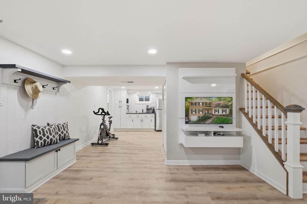 7006 OLD CABIN LANE