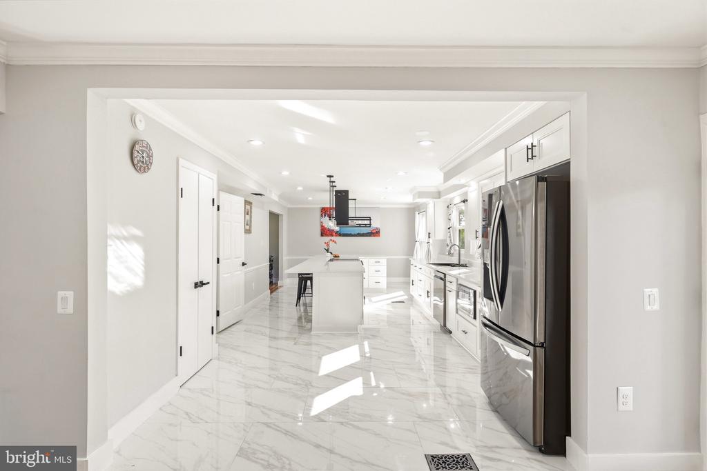 8701 LOCHAVEN DRIVE