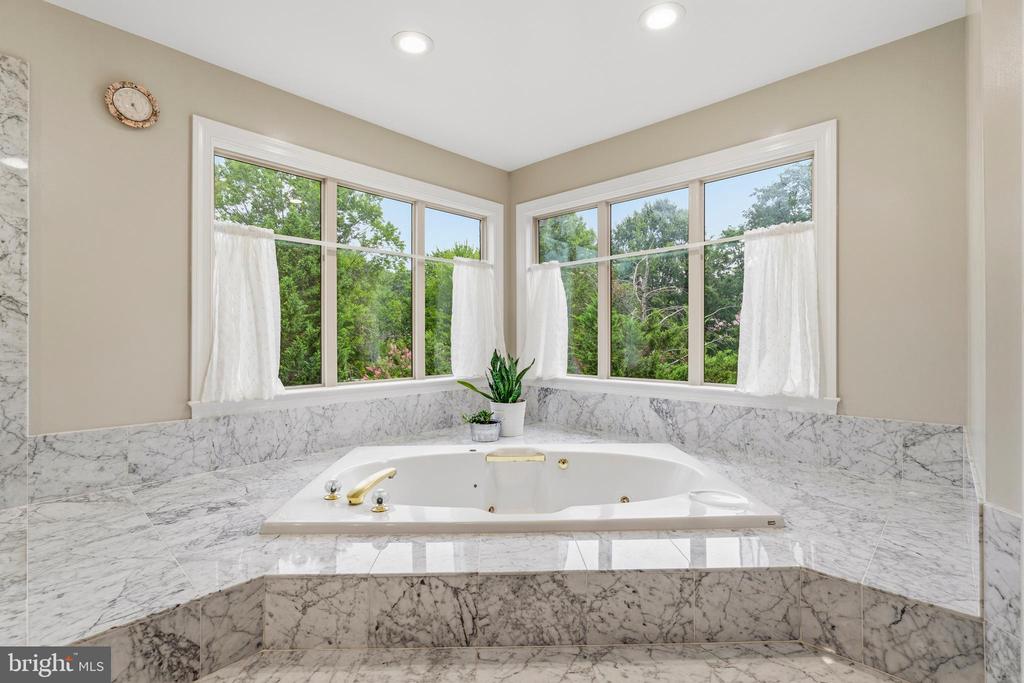 10005 APPLE HILL COURT