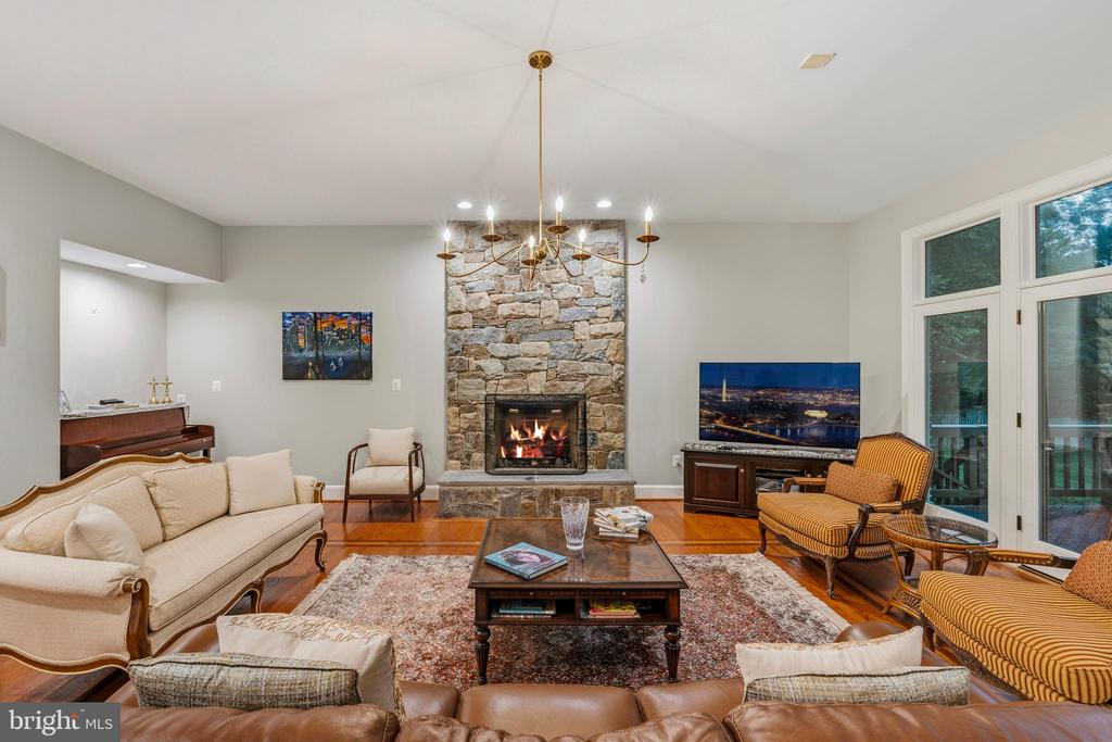10005 APPLE HILL COURT