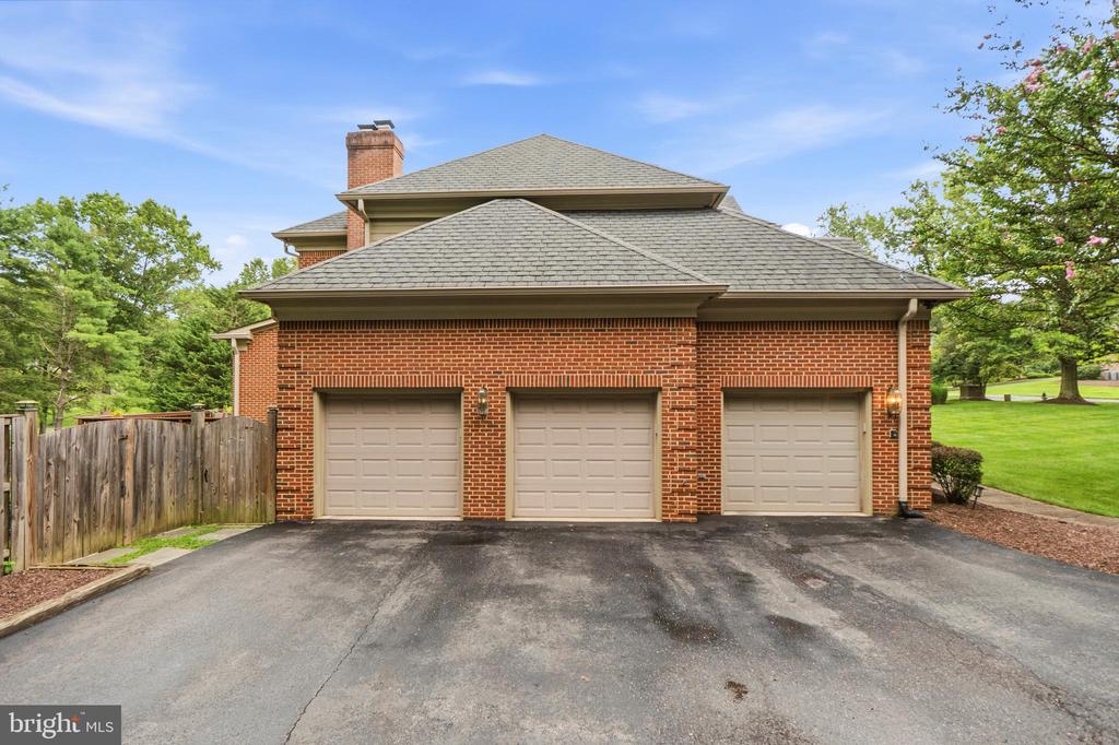 10005 APPLE HILL COURT