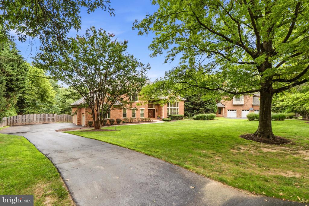 10005 APPLE HILL COURT