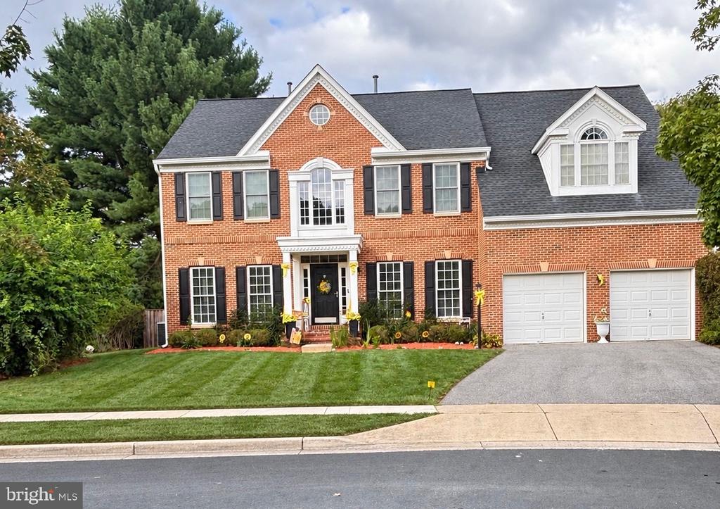 8 SENECA FOREST COURT