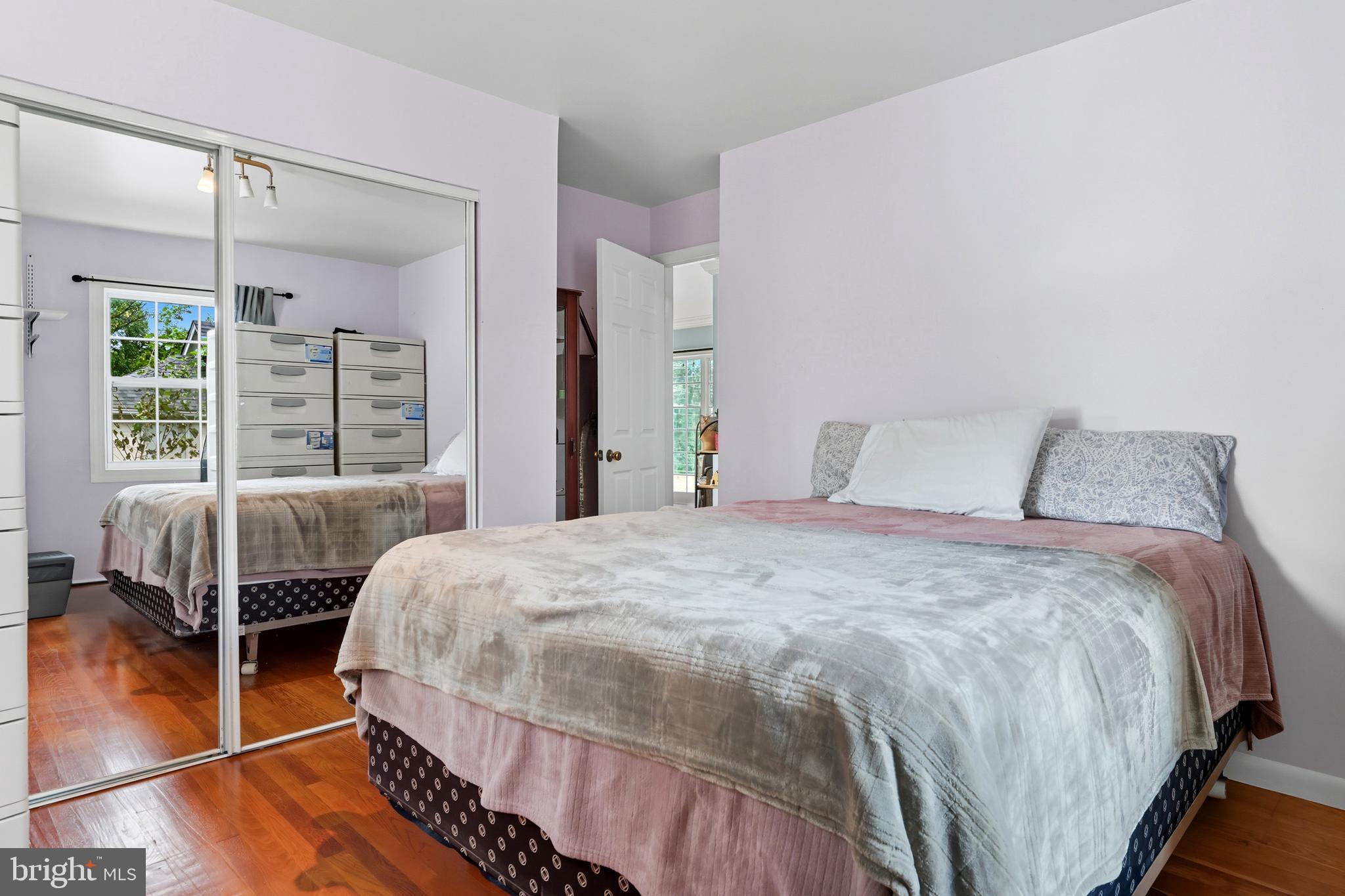 5117 HOLLYWOOD ROAD