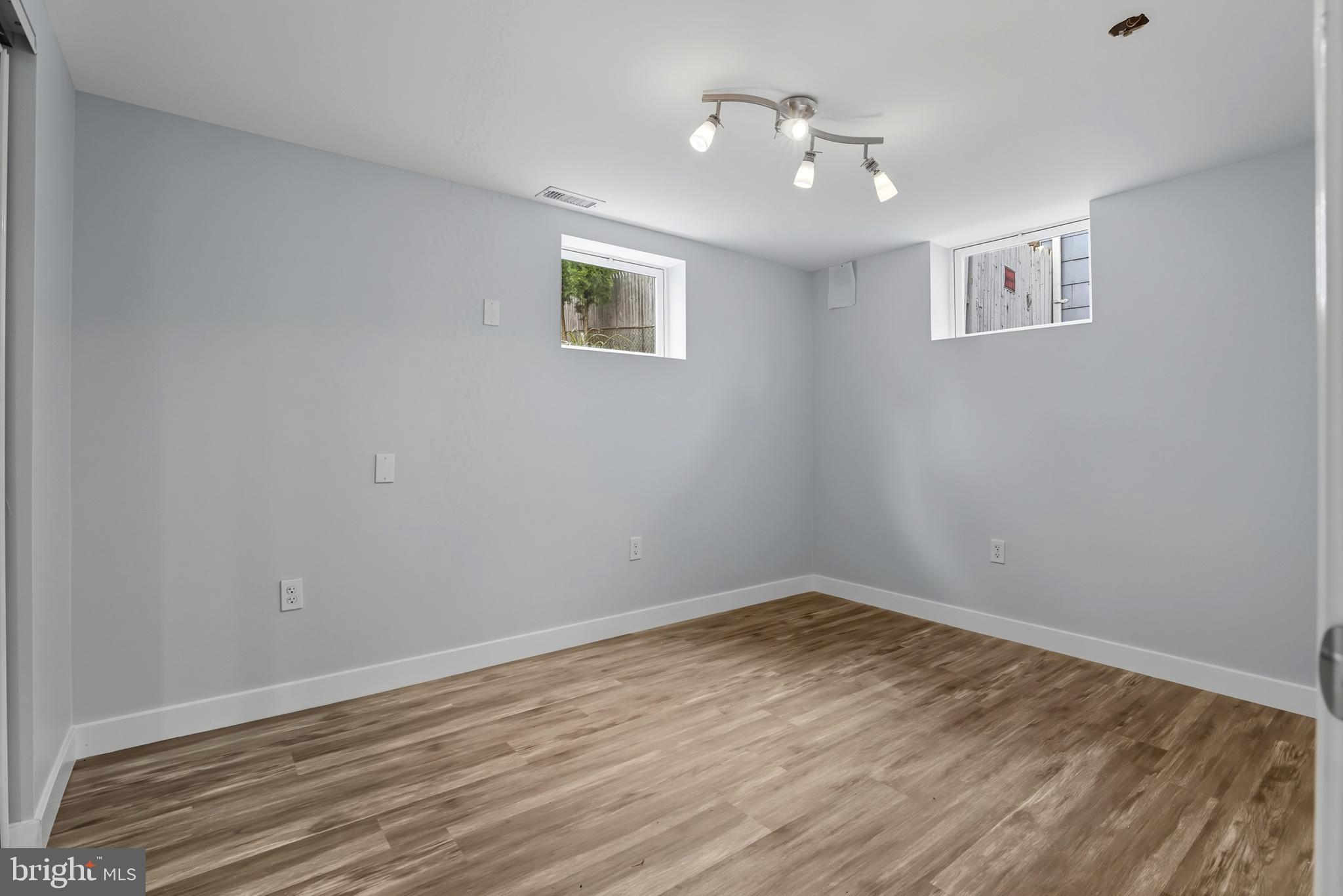 5117 HOLLYWOOD ROAD