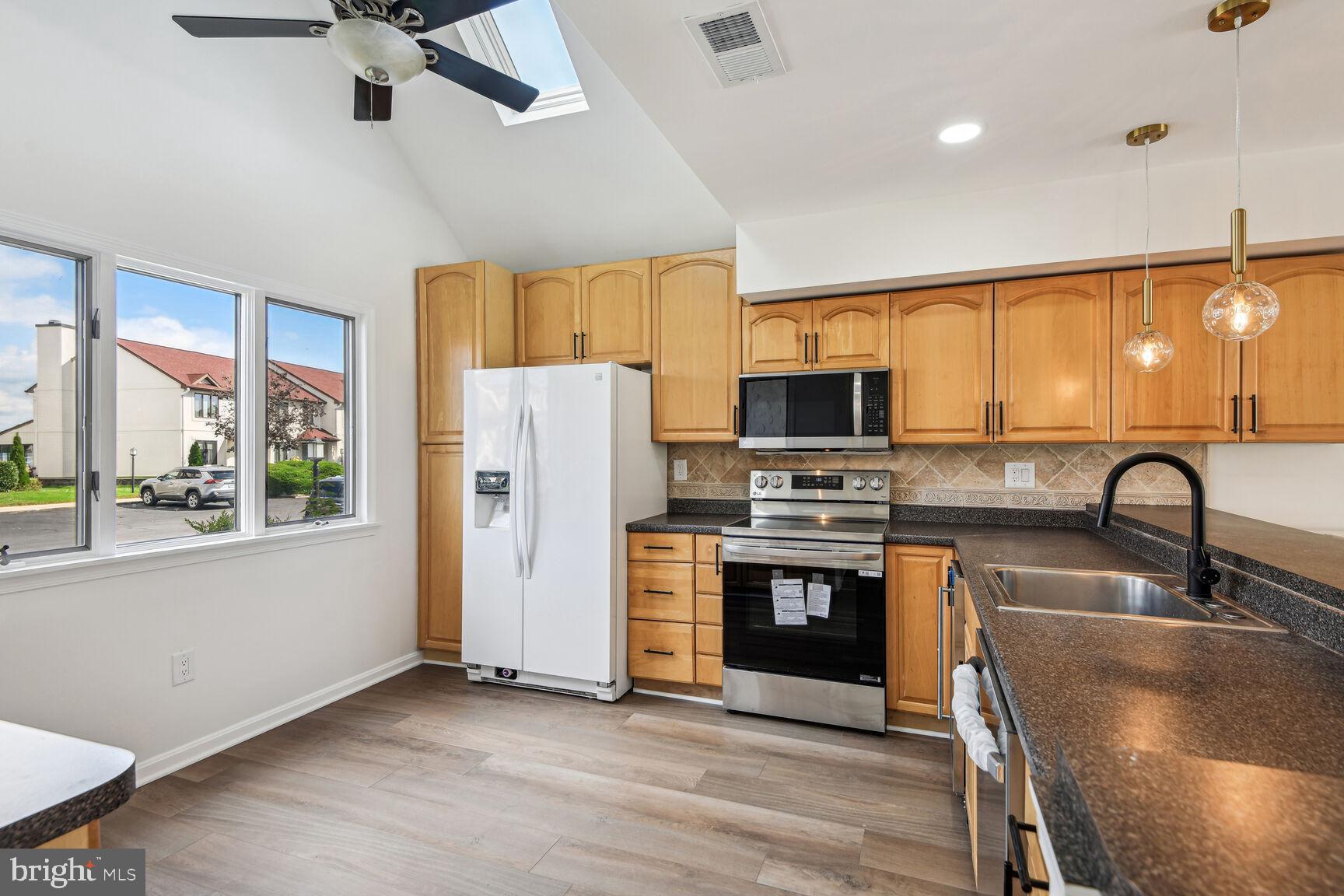 33-F Queen Anne Way