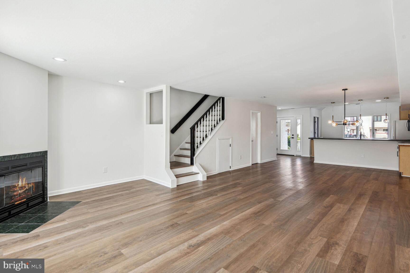 33-F Queen Anne Way