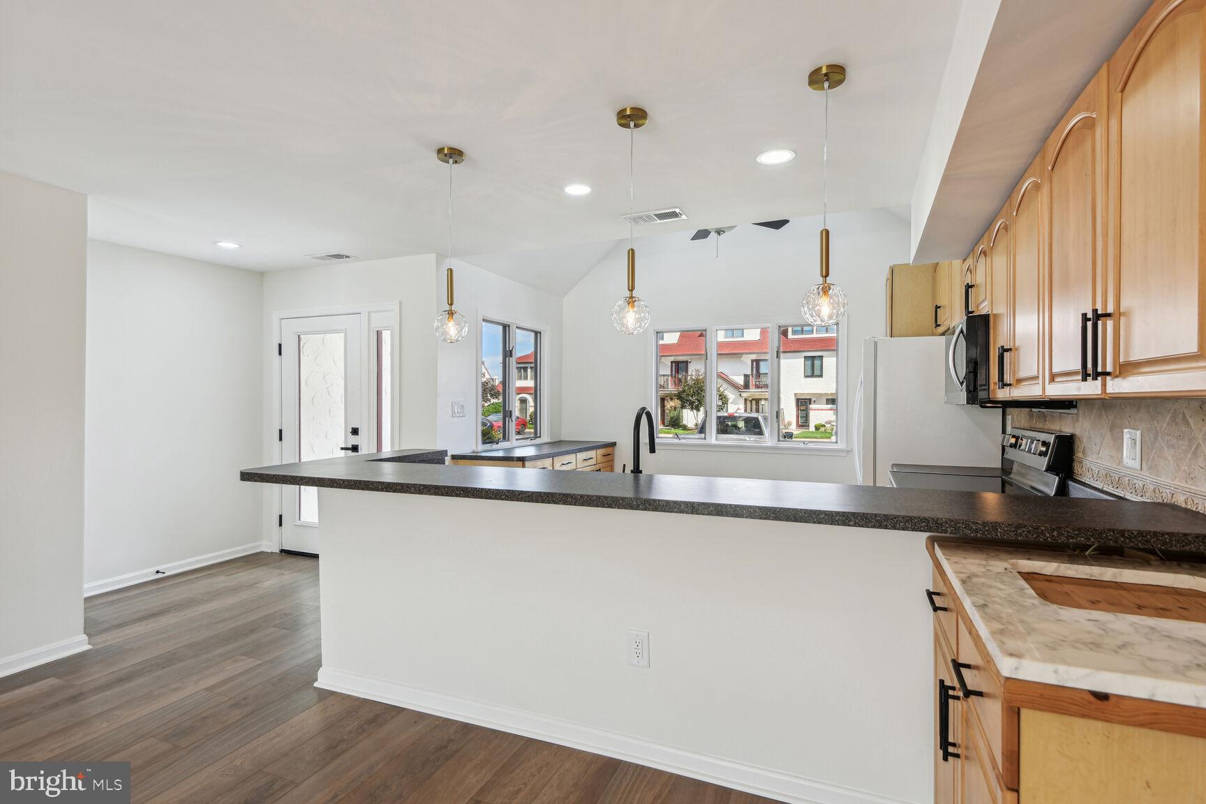 33-F Queen Anne Way
