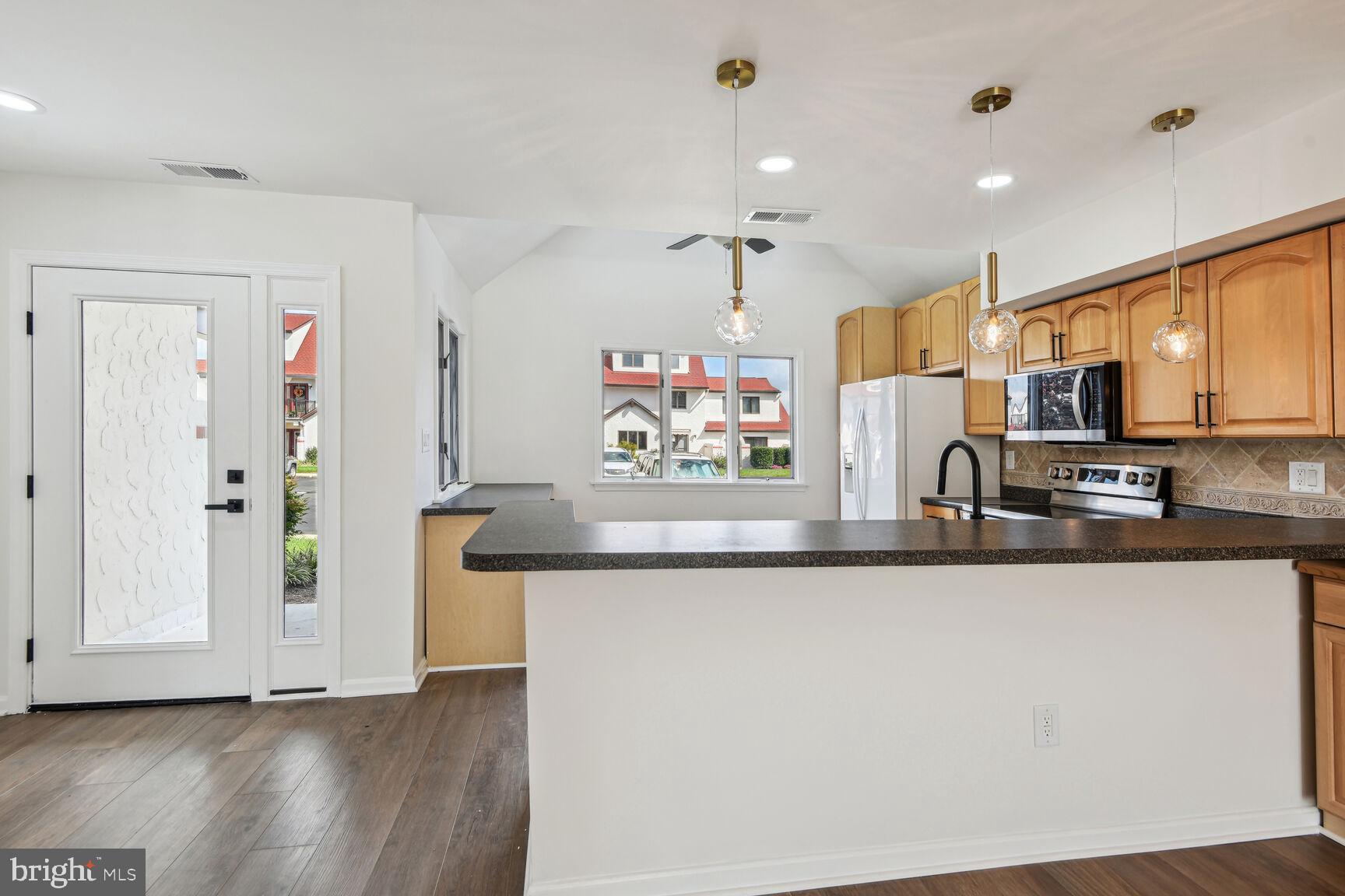 33-F Queen Anne Way