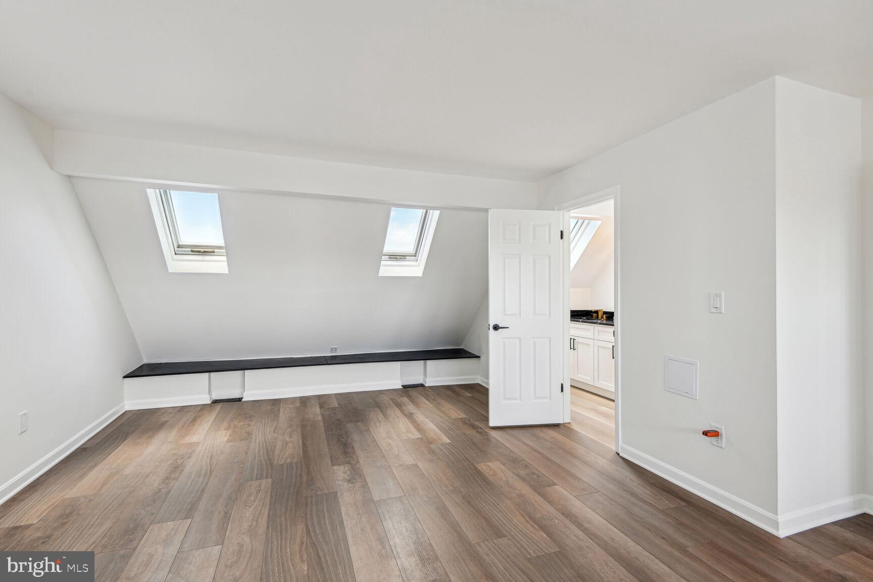 33-F Queen Anne Way