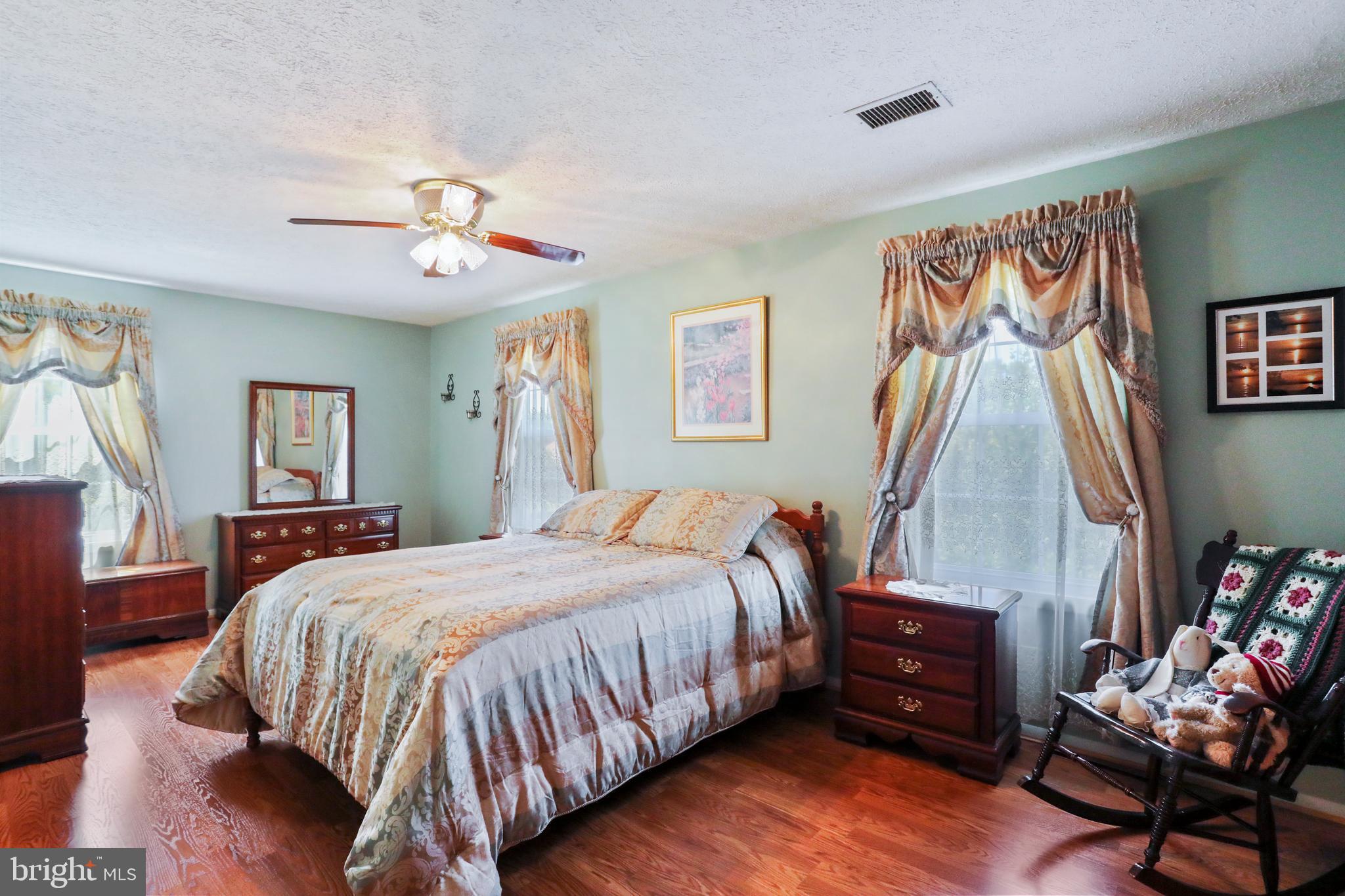 212 W Cedarmeade Ave