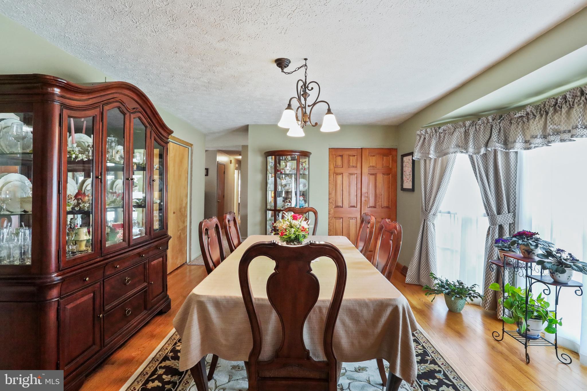 212 W Cedarmeade Ave