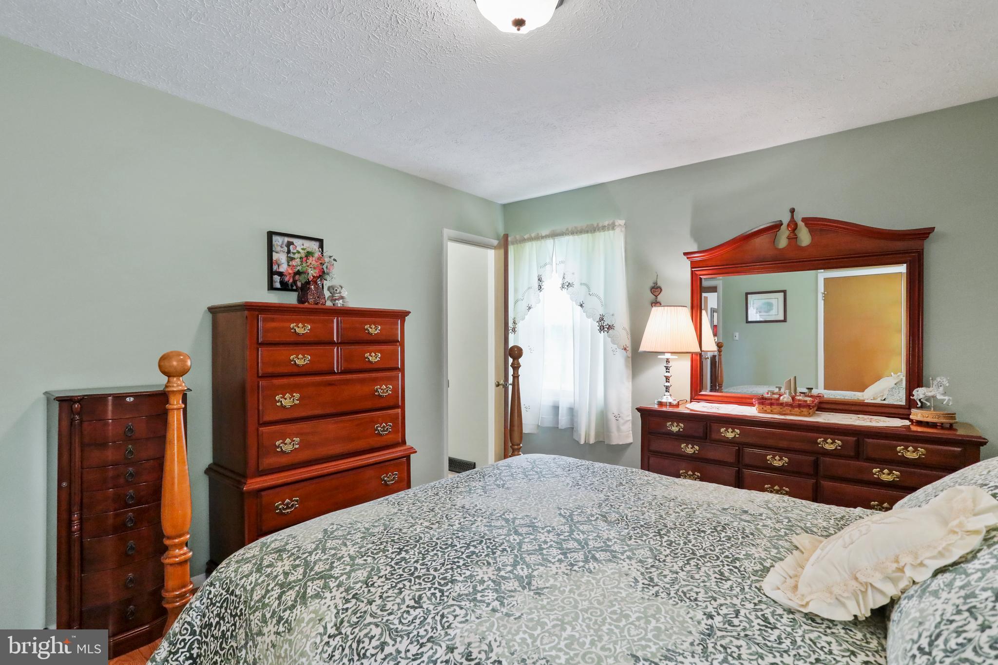 212 W Cedarmeade Ave