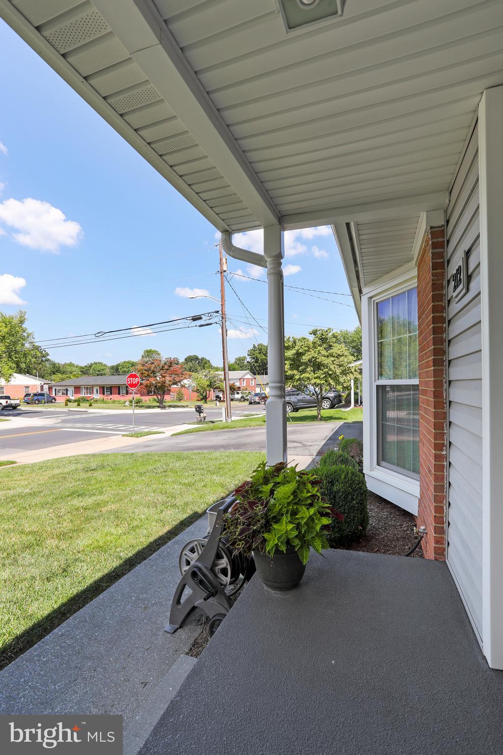 212 W Cedarmeade Ave