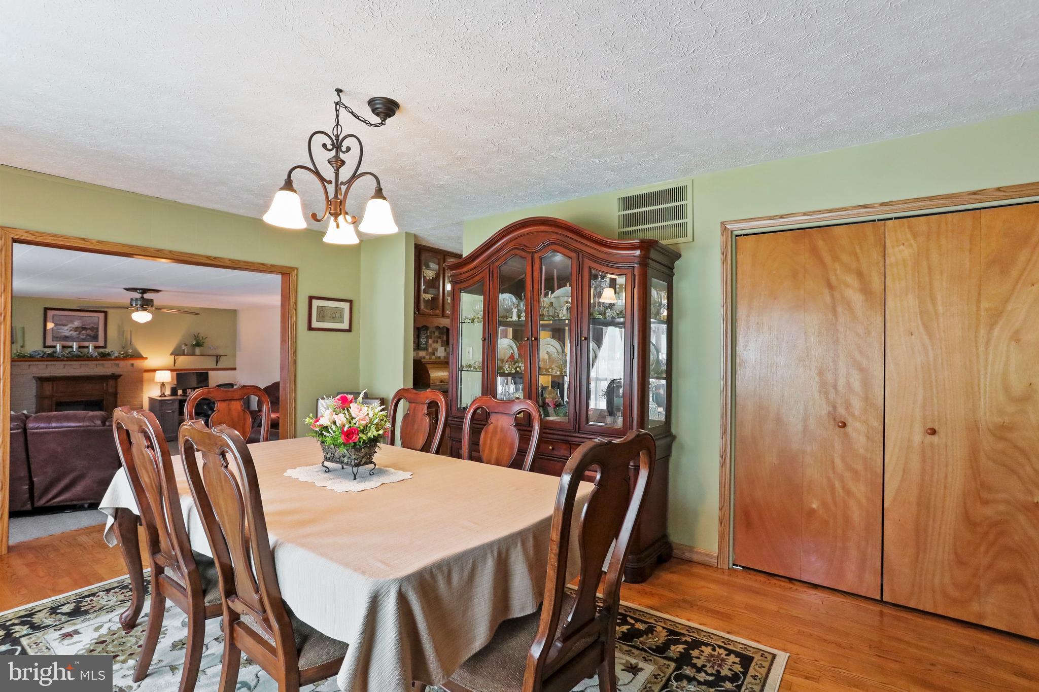 212 W Cedarmeade Ave