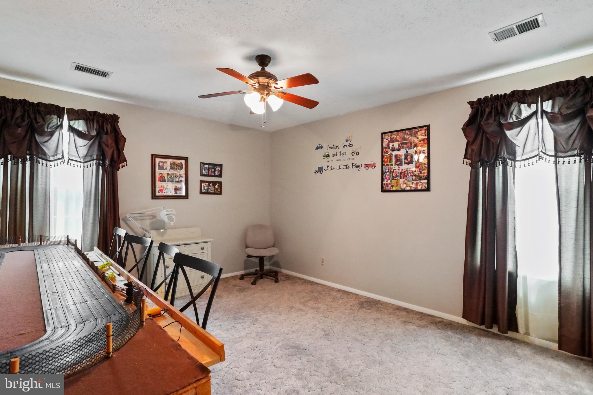 212 W Cedarmeade Ave