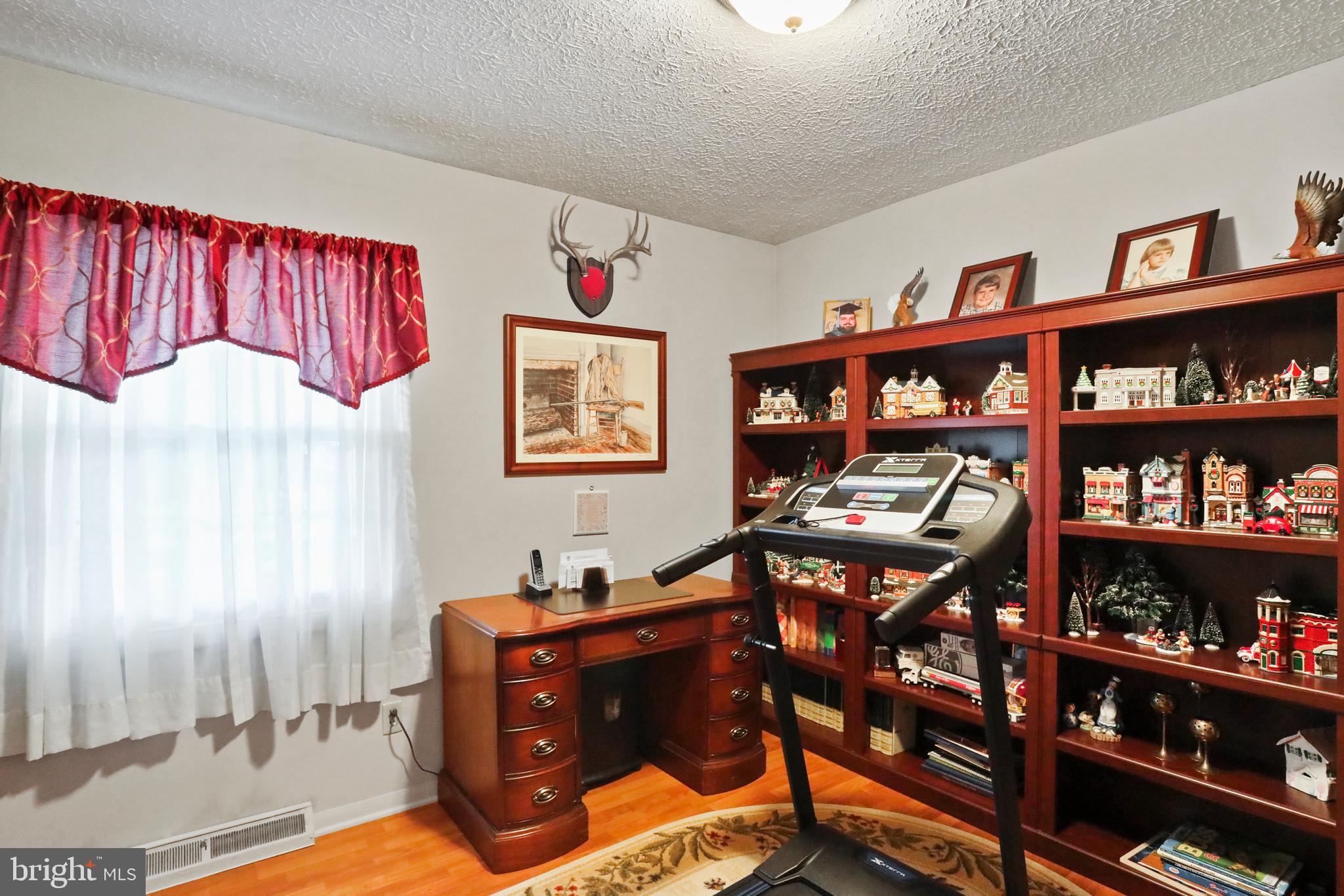212 W Cedarmeade Ave