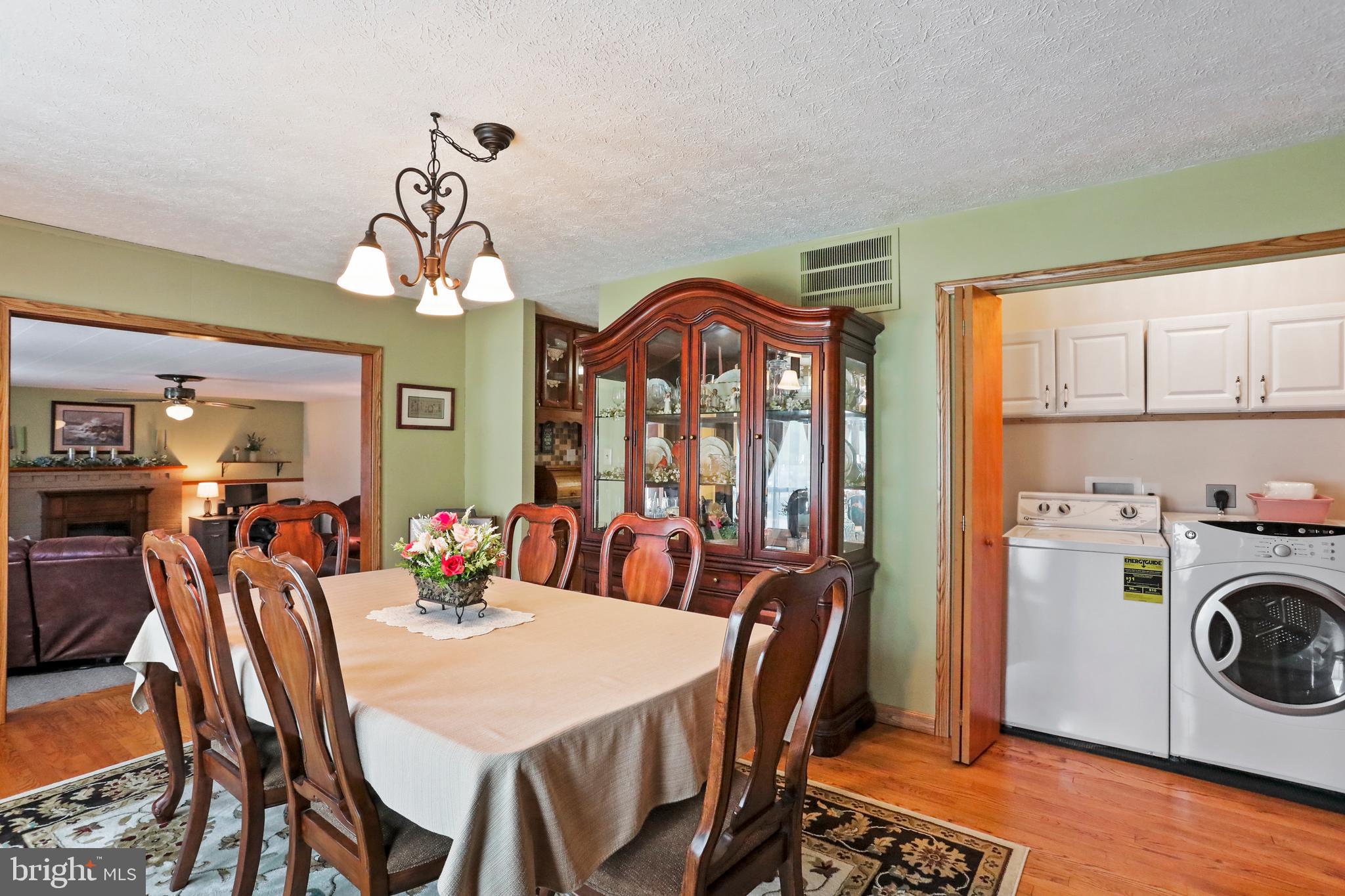 212 W Cedarmeade Ave