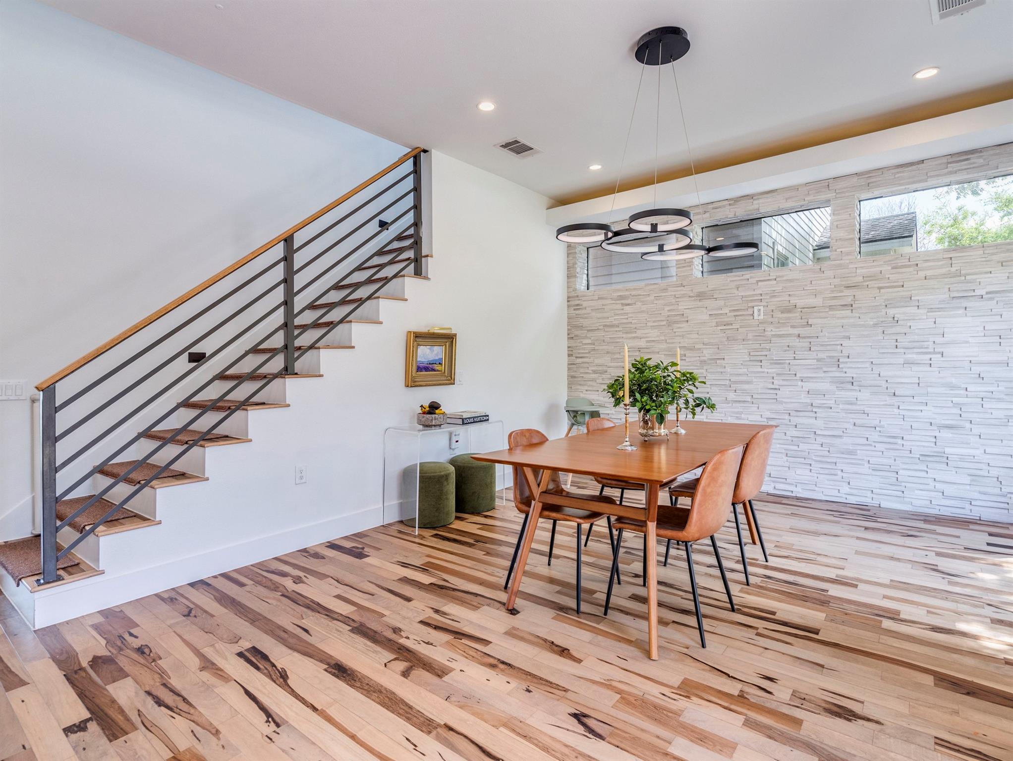 812 W Live Oak ST