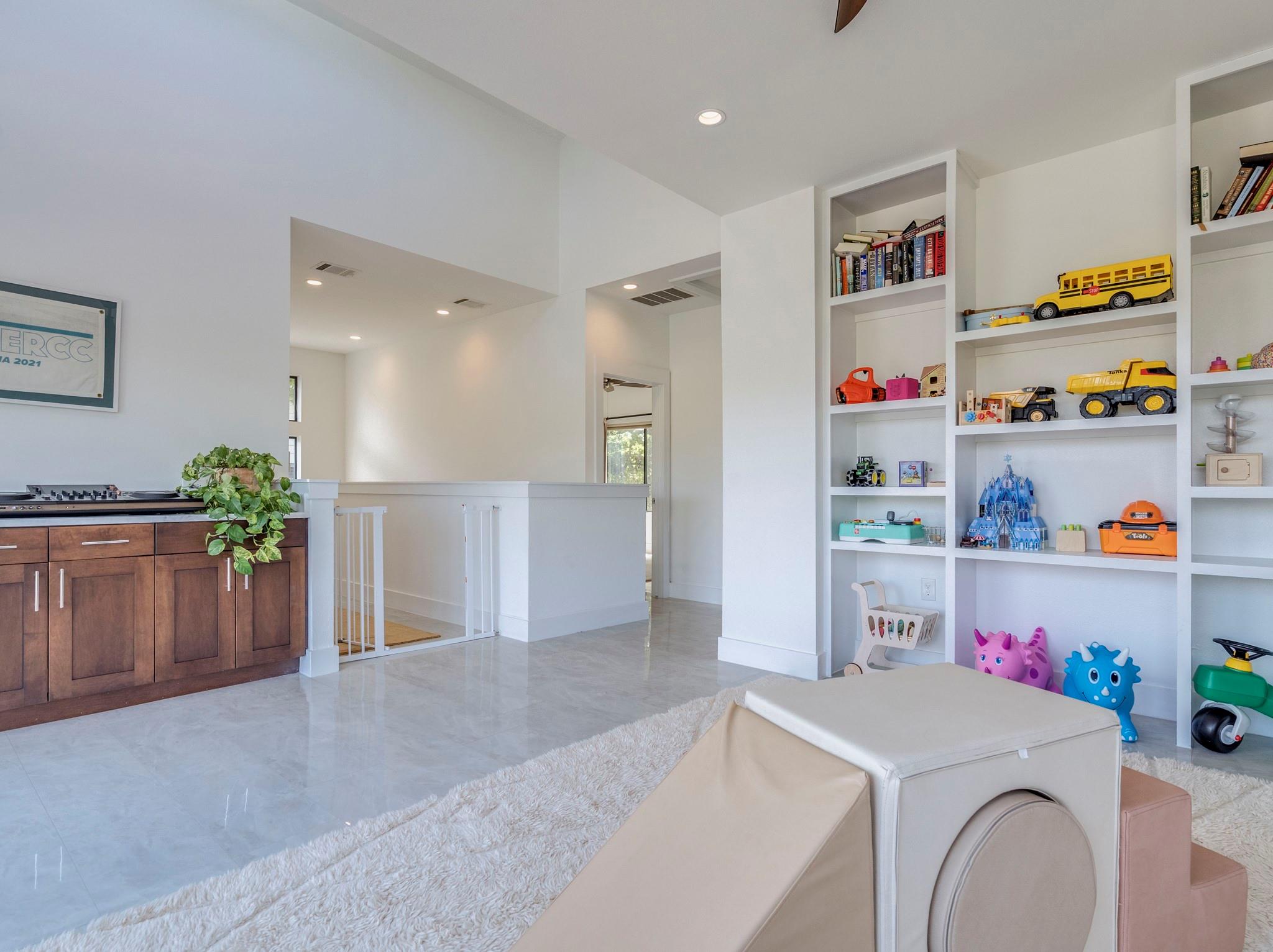 812 W Live Oak ST